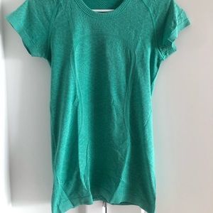 Lululemon swiftly tech tee. GOOD CONDITION